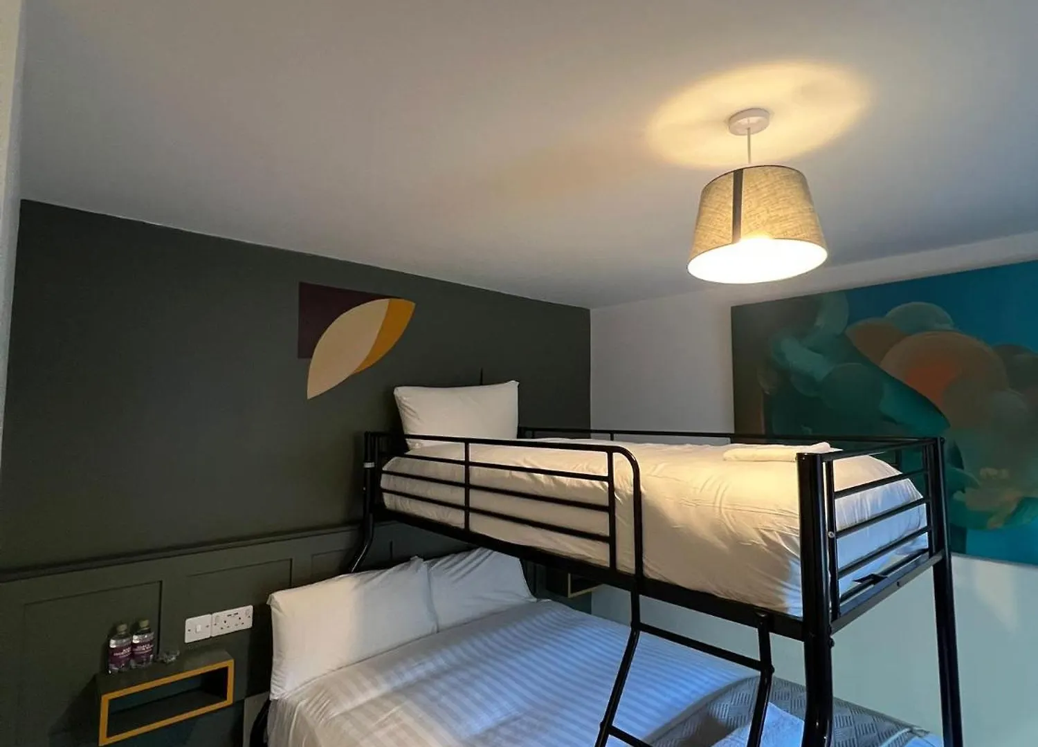 Mary Mullen'S Rooms Eyre Square. Galway
